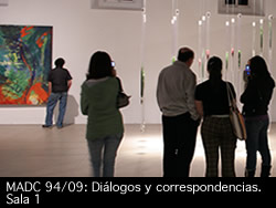 Vista de la Sala 1 de la exposición: MADC 94/09: Diálogos y correspondencias